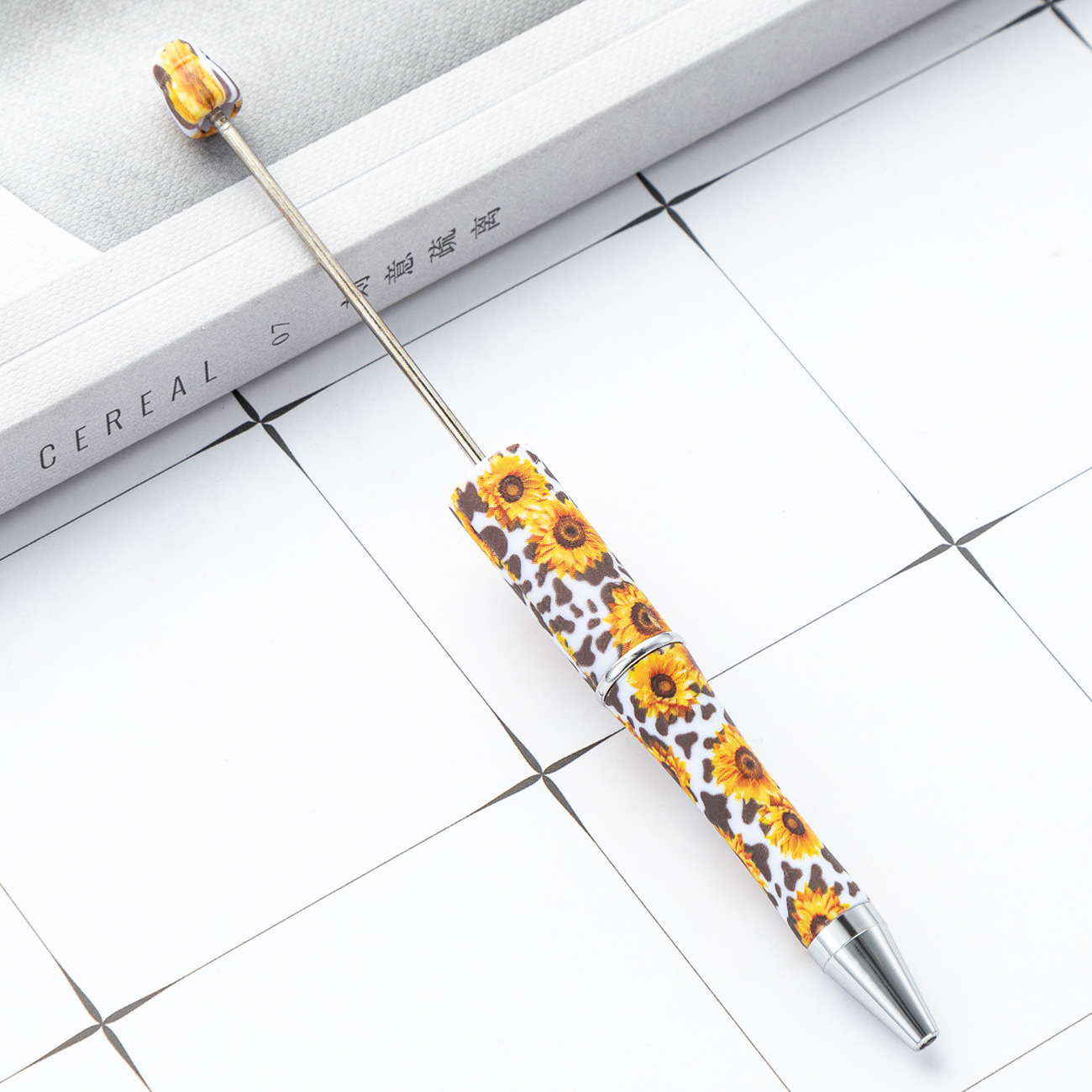 Pluma de cuentas de plástico bricolaje creativo hecho a mano estampado de leopardo pluma floral de cuentas de vaca impresión al por mayor nueva pluma de cuentas de plástico