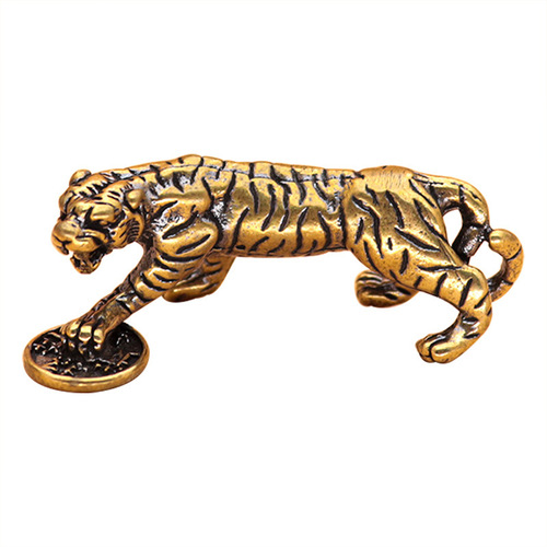 Trampling zodiac tiger keychain pendant brass retro powerful office desktop ornaments national trend jewelry