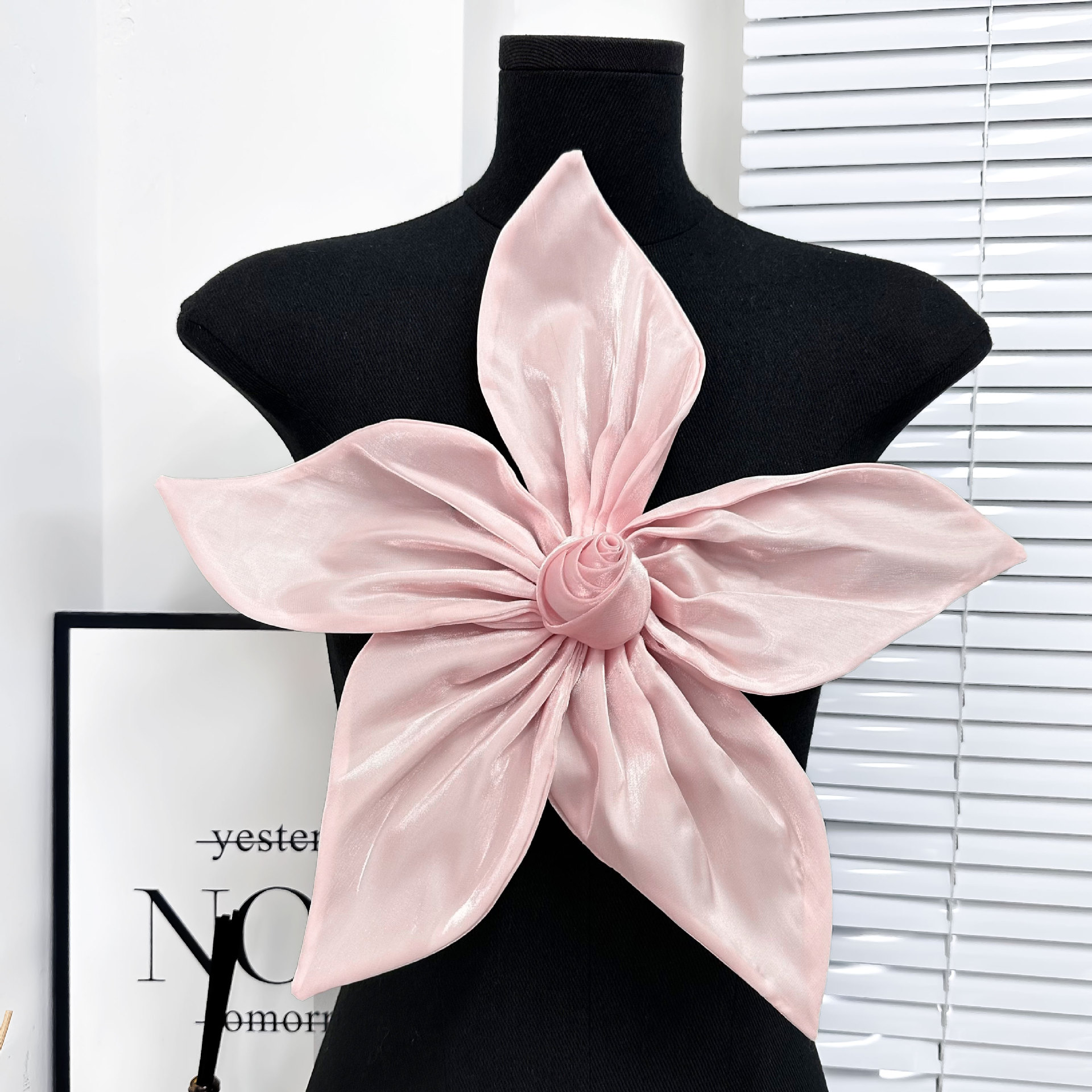 Nuevo diseño europeo y americano simple sensación de decoración de tela flor estereoscópica flor de pecho tela accesorios chaqueta corta cabina de manga image 5