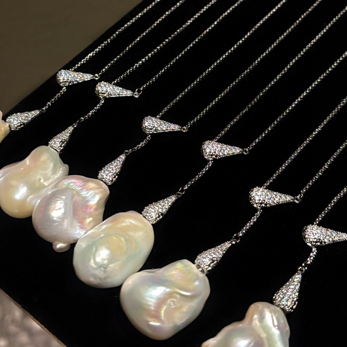 Baroque Pearl Sweater Chain, Light Luxury Y-Shaped Tassel Necklace, Minimalist and Elegant Collarbone Chain, Sweater Chain, Niche Necklace