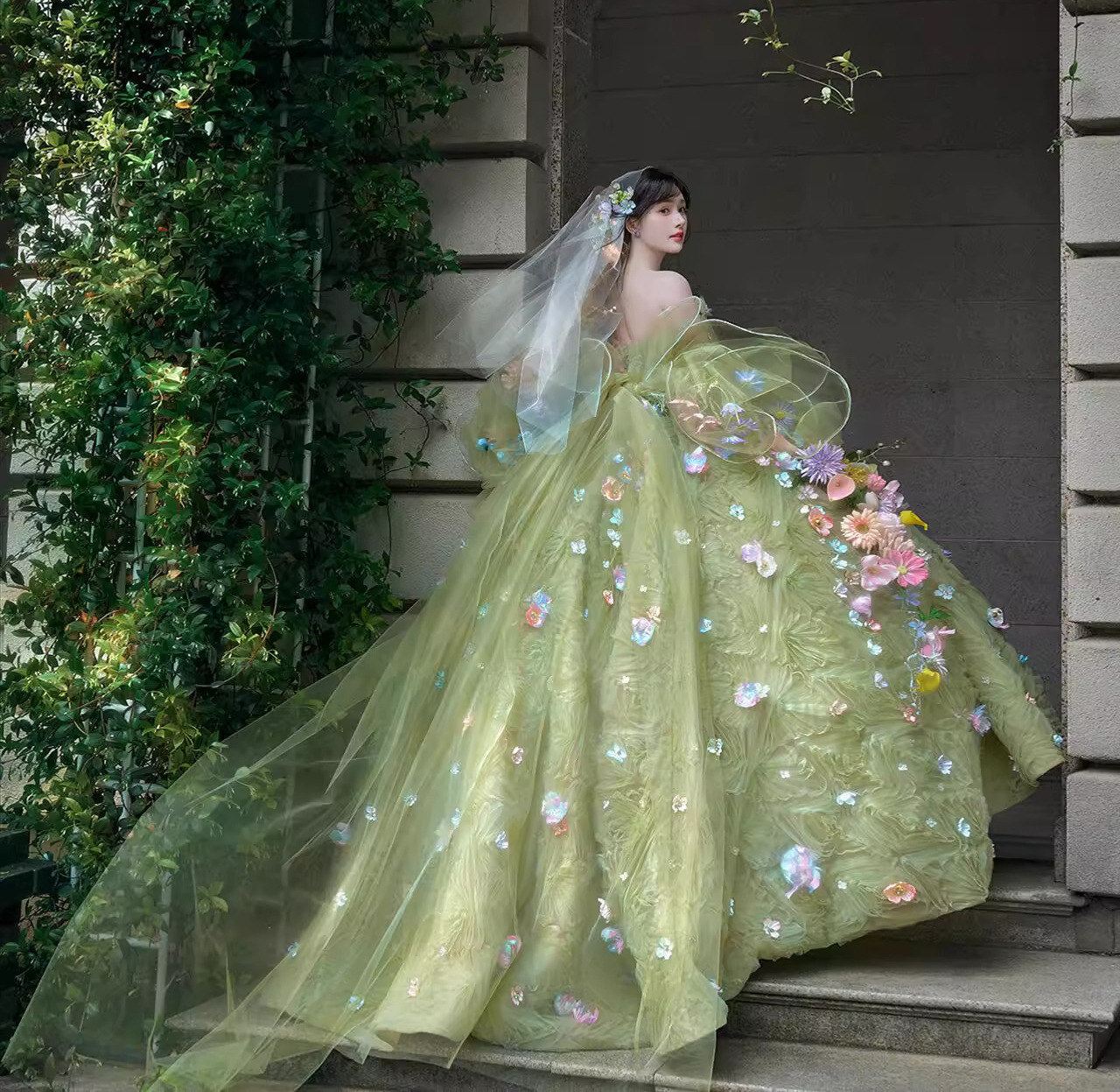 Robe de mariée fée vert forêt pour shooting photo bohème_voghion.com