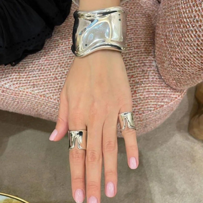 Retro bronze glossy brand ring