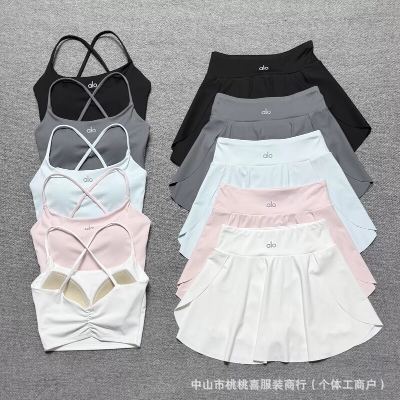 In-Stock Original New Style Naked-Feel Yoga Outfit Set for Women, Running and Fitness, Beautiful Back Strap Top with Chest Pads, Sports Set