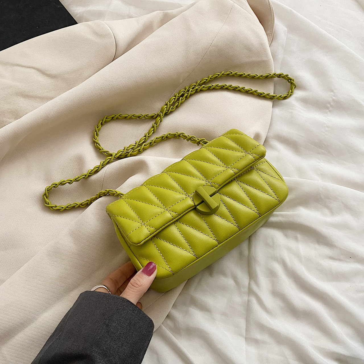 Small Quilted Shoulder Bag In Soft Leather With Chain For Women_voghion.com