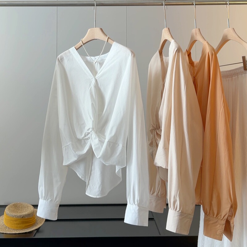 Elegant V-neck twisted long-sleeve shirt for women, new summer design, niche, loose, casual, unique and exquisite top Elegant V-neck twisted long-sleeve shirt for women, new summer design, niche, loose, casual, unique and exquisite top