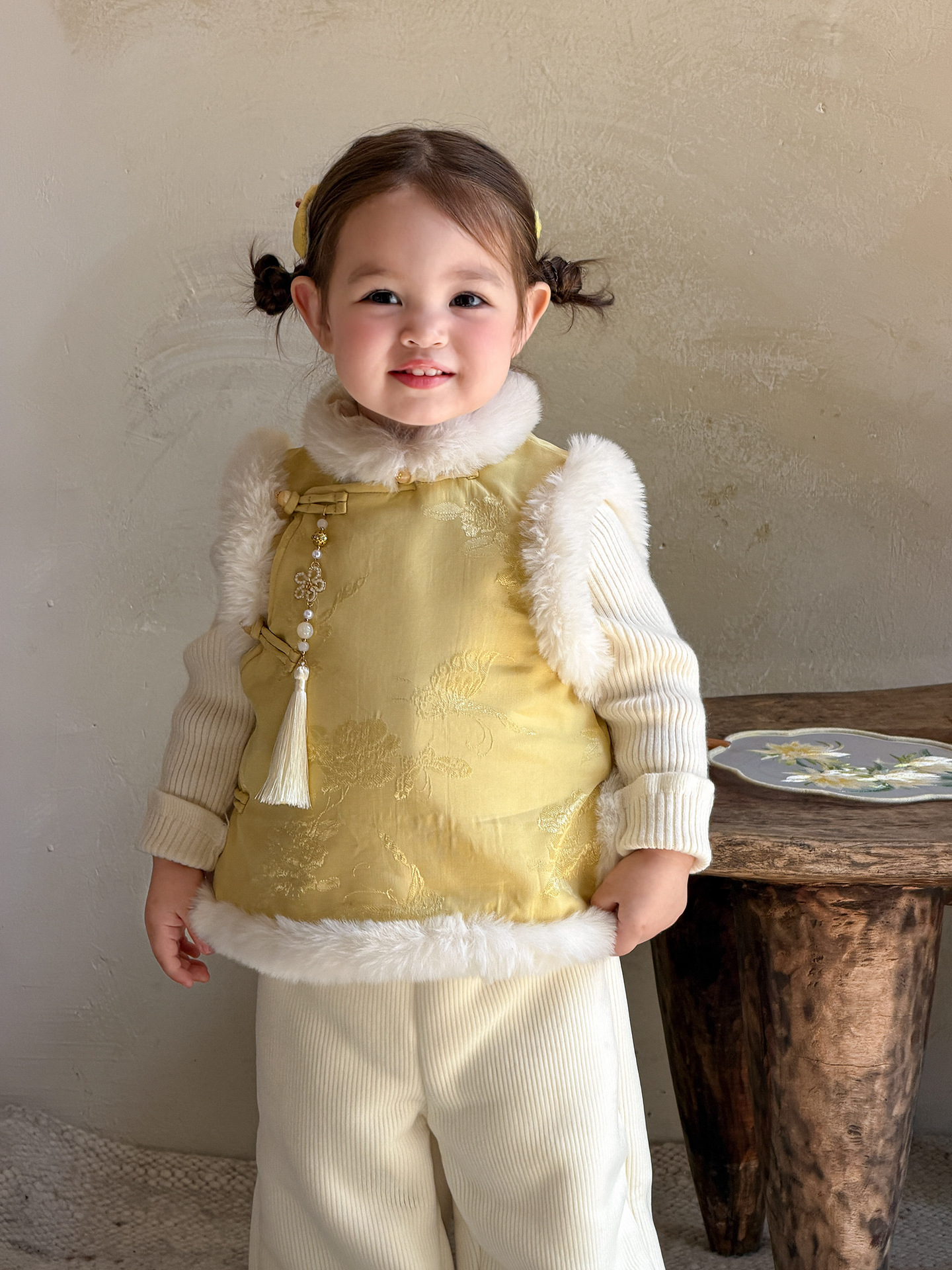 White lace collar sweater