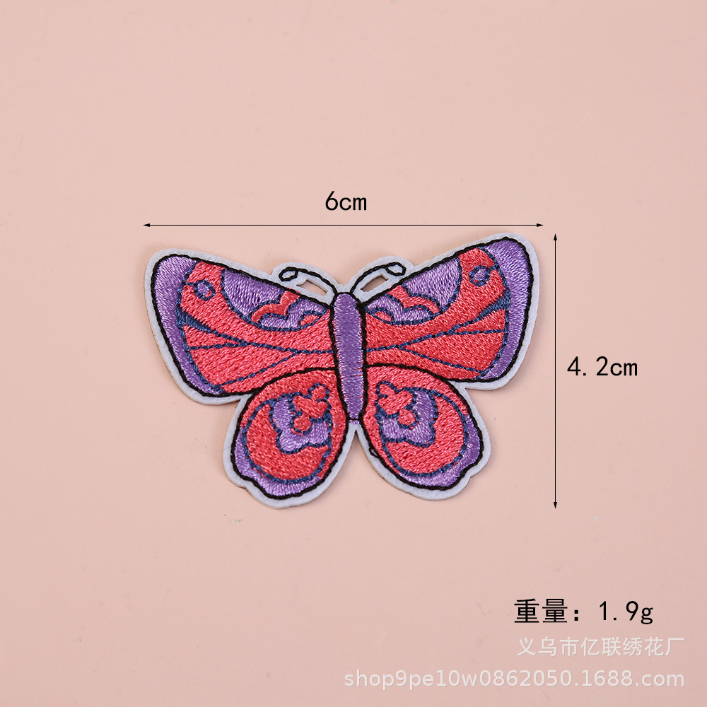 Fuente de fábrica colorida mariposa punto bordado adhesivo de tela autoadhesivo hermoso accesorios de ropa adorable adhesivo al por mayor