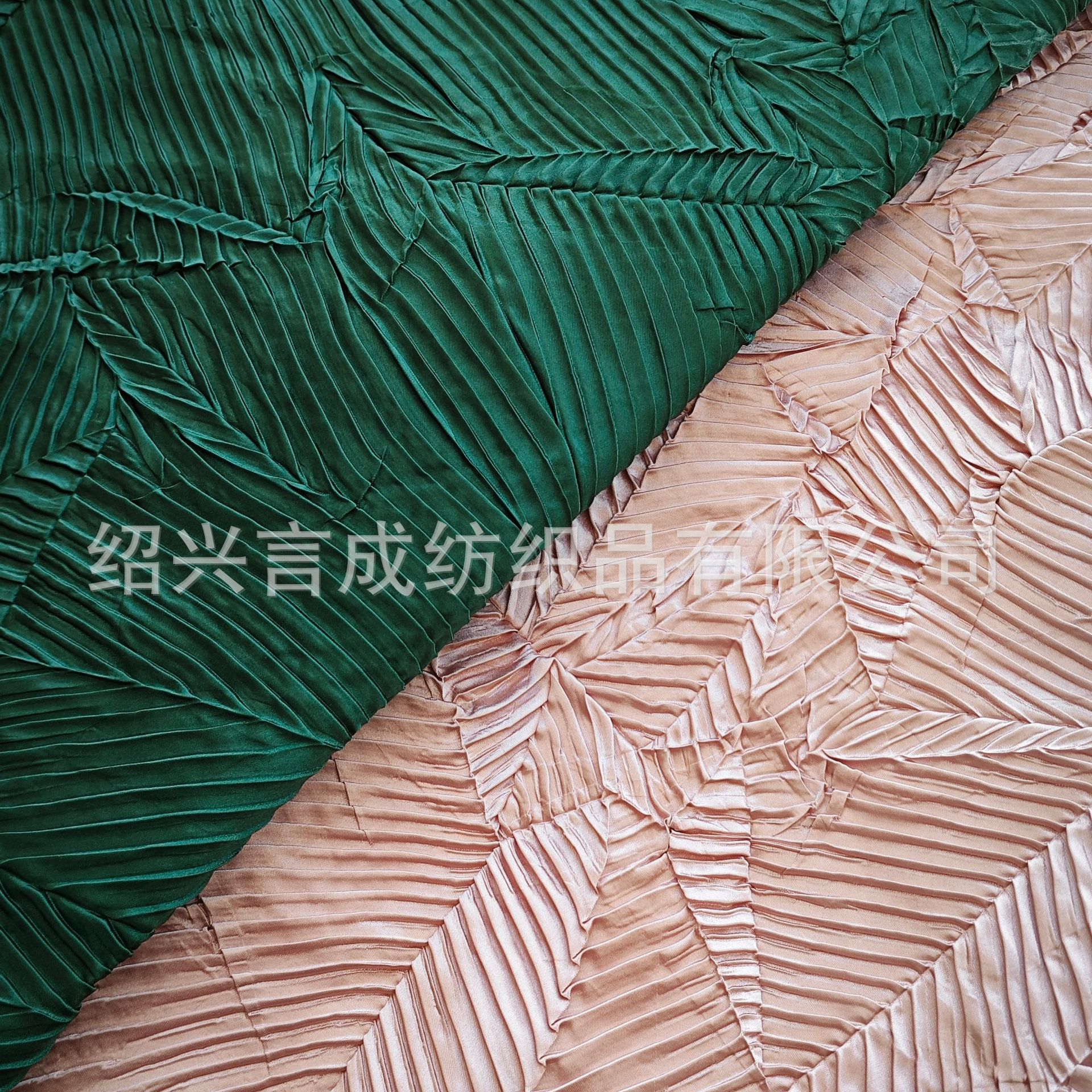 跨境热销款丝绸特种压皱复合面料 小香风手提包箱包礼盒制作