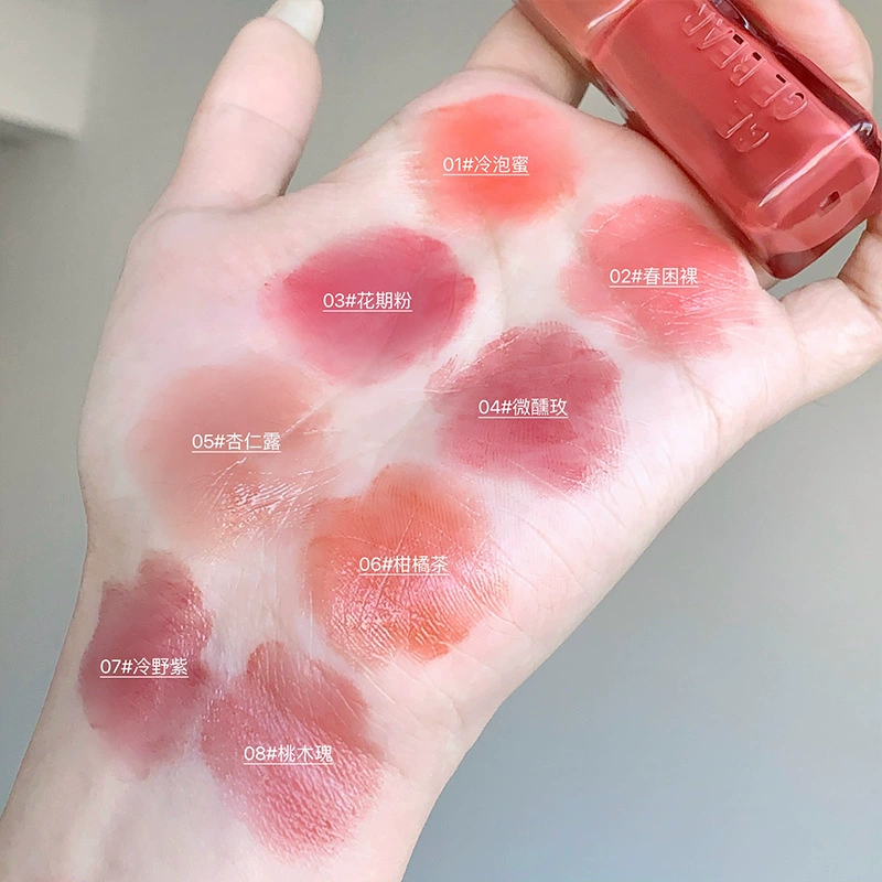 Glossy lipstick, with little bears, plump lips effect