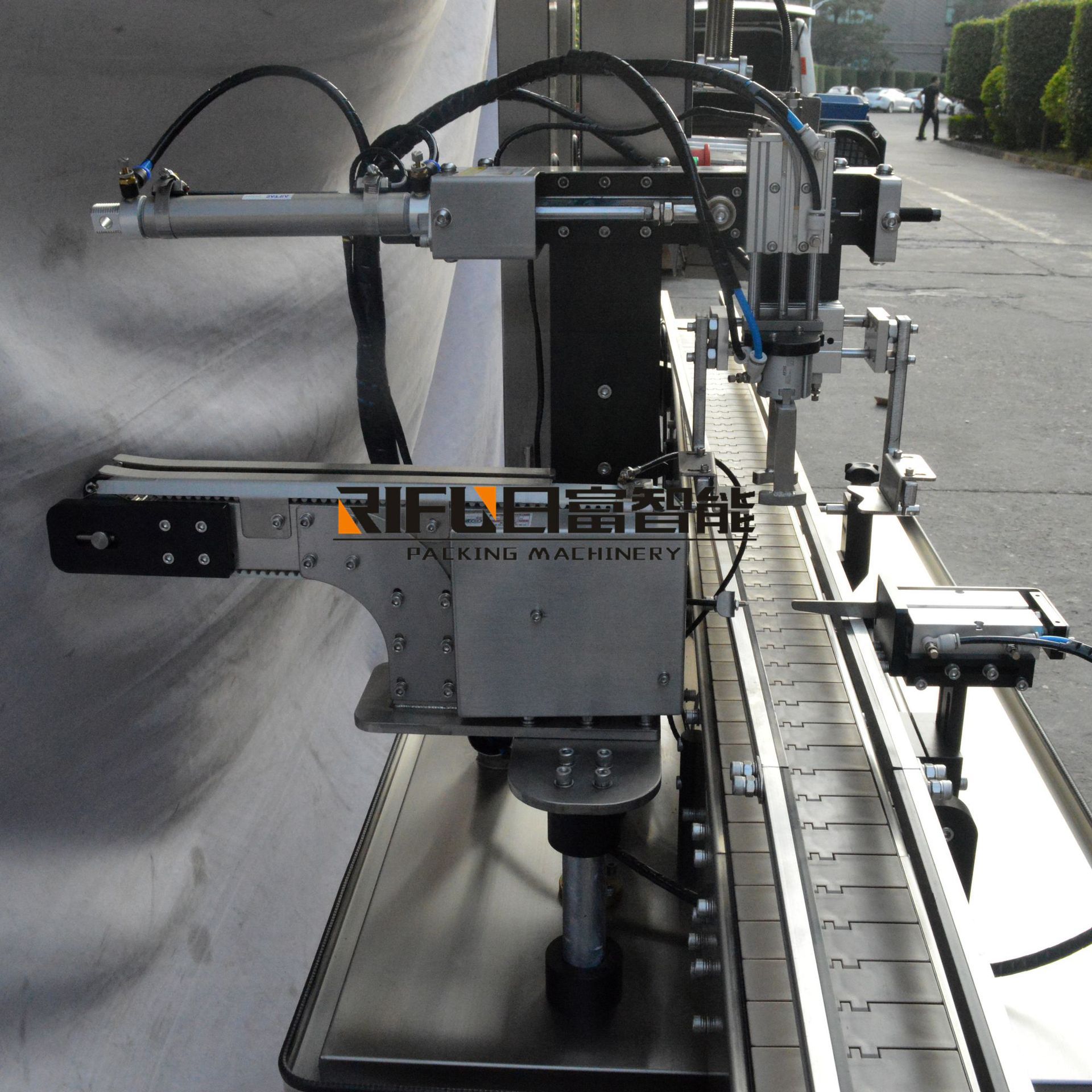 全自动抓盖压盖机 食用油压盖机 塑料盖封口机械 压盖设备