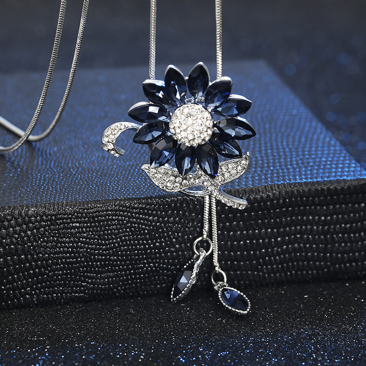 New Korean Style High-End Diamond Sunflower Sweater Chain Fashion Long Wild Clothing Necklace Pendan