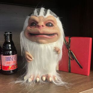 2024�羳Critters Prop Doll����ë�q���޺����Ƀ�ͯ�������z�[��