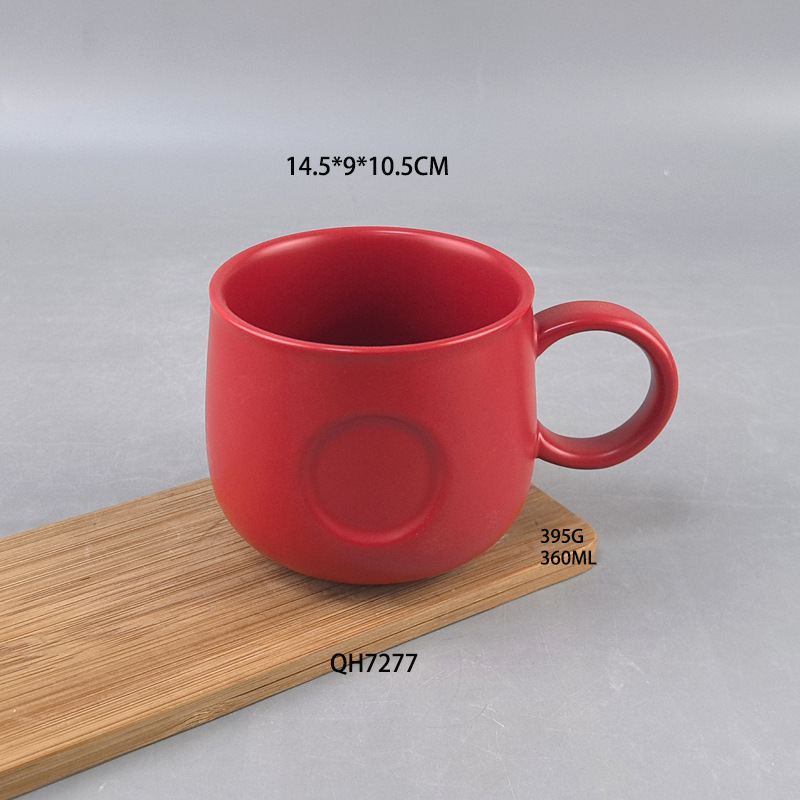 Taza de cerámica de vientre grande mate mate personalizada Taza de personalidad de lujo ligero de temperatura media Regalo de comercio exterior Taza de café con sello de cobre