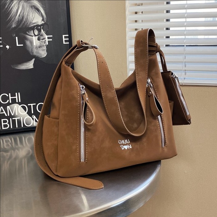 Transfronterizos de alta calidad y gran capacidad tote bag para mujeres 2025, nuevo otoño y invierno, mochila de hombro mate, bolsas de brazo de viaje