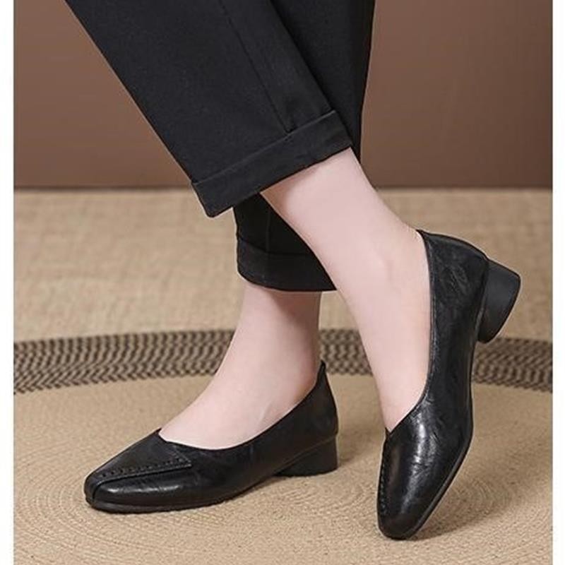 Cabeza cuadrada cómoda zapatos de talón bajo superficial 2026 nuevos zapatos de mujer primavera y verano de cuero suave zapatos de madre retro