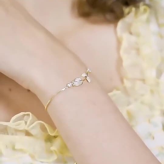 Tulip Rose Bracelet Female Ins Niche Design Jewelry New Cat's Eye Bestie Birthday Gift