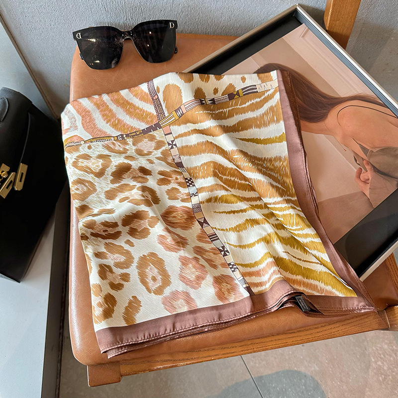 Bufandas de seda para mujeres 2025 primavera y otoño moda versátil temperamento minimalista 65cm bufandas de seda simuladas bufandas delgadas bufandas