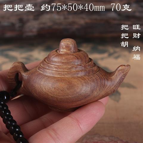 手でラオスの黄花梨の手を彫刻します。|undefined
