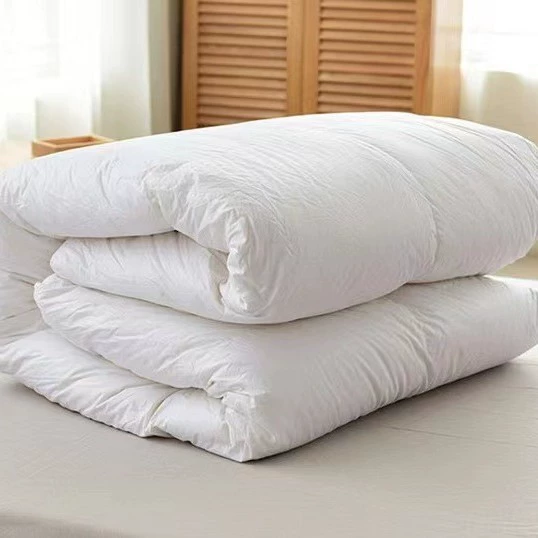 Комплект для стеганого одеяла: большой размер, наполнитель — искусственный пух, имитация шелка, компьютерная стежка, антипилинговый фланнелевый подклад.