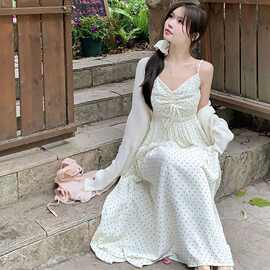 波点吊带裙内搭连衣裙女2026夏季新款收腰显瘦绑带抽褶印花长裙子