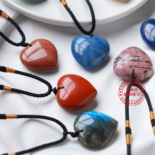 Donghai natural crystal semi-precious stone heart-shaped crafts love pendant energy stone 3cm necklace manufacturer wholesale