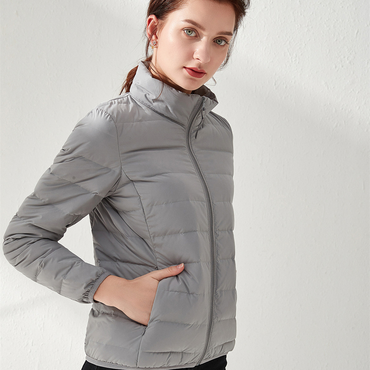 Nueva chaqueta de plumón ligera para mujeres corta con capuz de cuello delgada sin costuras de punto de mujer chaqueta ligera de tamaño grande image 11