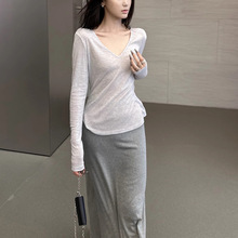 V领长袖t恤女秋季天丝打底衫简约松弛慵懒感百搭针织上衣