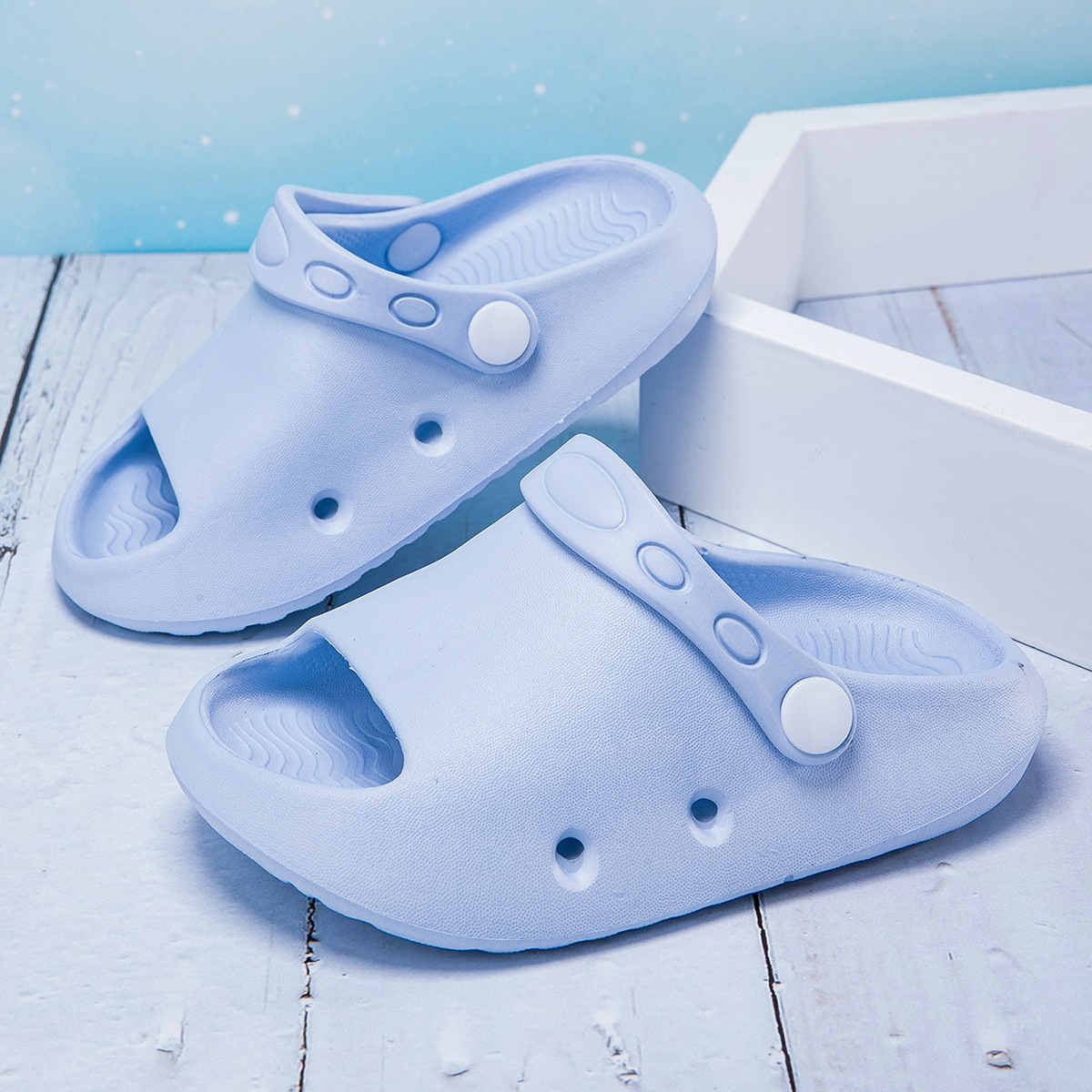 Summer comfortable lightweight breathable trend handheld slippers…