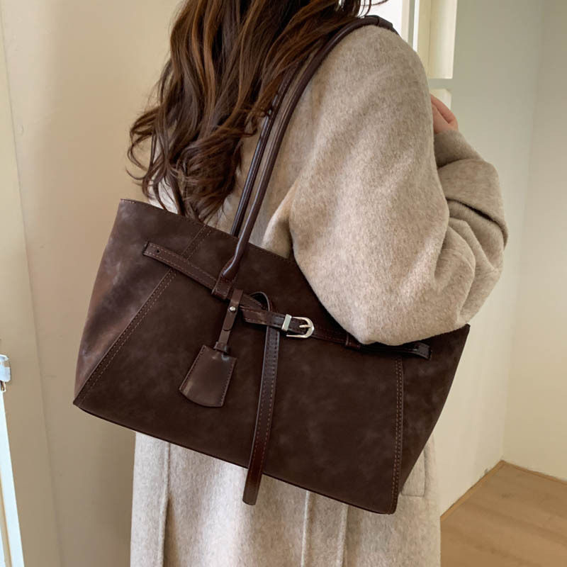 Bolso de mano transfronterizo de gran capacidad para mujeres 2025 invierno nuevo bolso de hombro de moda retro bolso de viaje universal