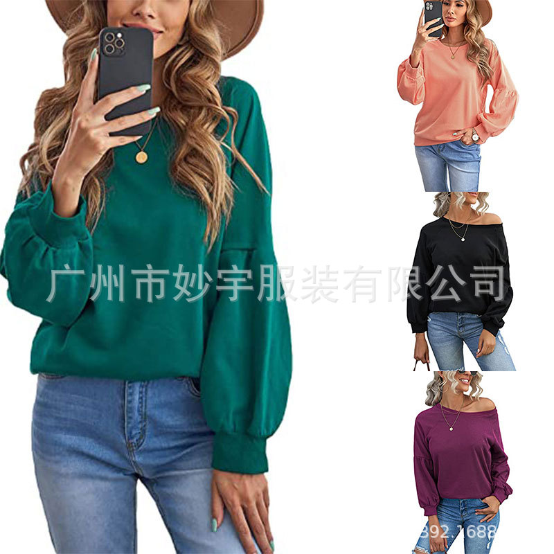 Sports long-sleeve with a round collar