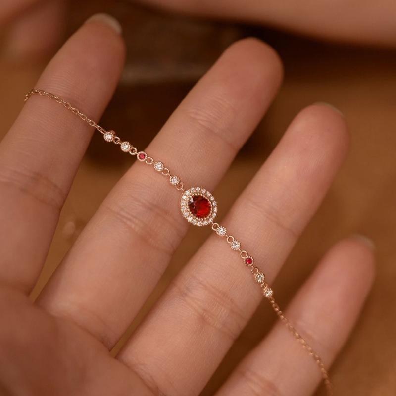 French Romantic Ruby Bracelet Women's Niche Fashion Light Luxury Diamond All-match Retro High-end Bracelet New Style