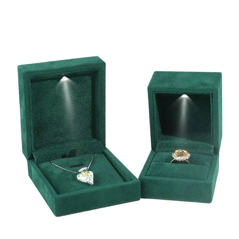 Transfronterizo de ángulo recto negro cuentas de terciopelo caja de joyas LED con lámpara colgante caja de anillo caja de joyas de oro al por mayor