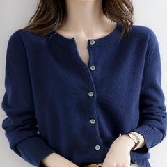 春と秋の冬の新型のショートニットのカーディガンのセーターの女性のゆったりした長袖の上着の外はコートを掛けて底のウールのセーターを打ちます。