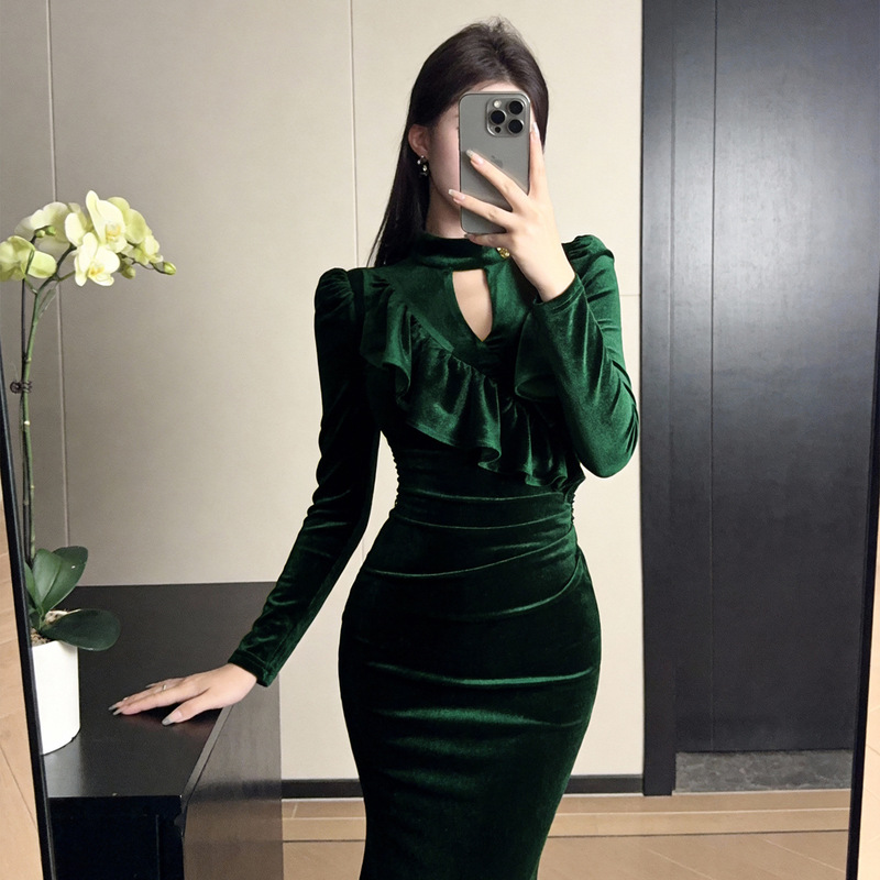 French vintage velvet dress with round neck, hollowed-out ruffles, pleated fishtail long dress for women 41134