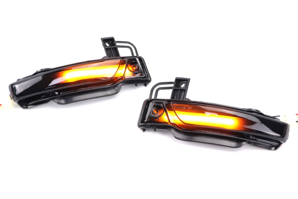 Suitable for Jeep Grand Cherokee 11-20 Reversing Mirror Side Light Yellow Light Flowing Rearview Mirror Turn Signal Light