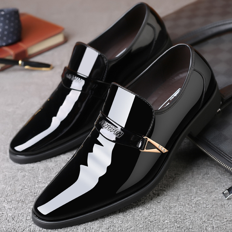 Business formal leather shoes men's British style leather casual shoes black pointed soft bottom glossy slip-on men's leather shoes