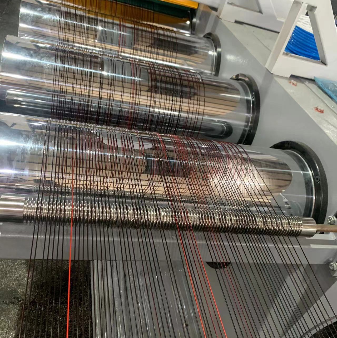 pe拉丝机双色拉丝机汽车脚垫设备压延设备养殖网设备