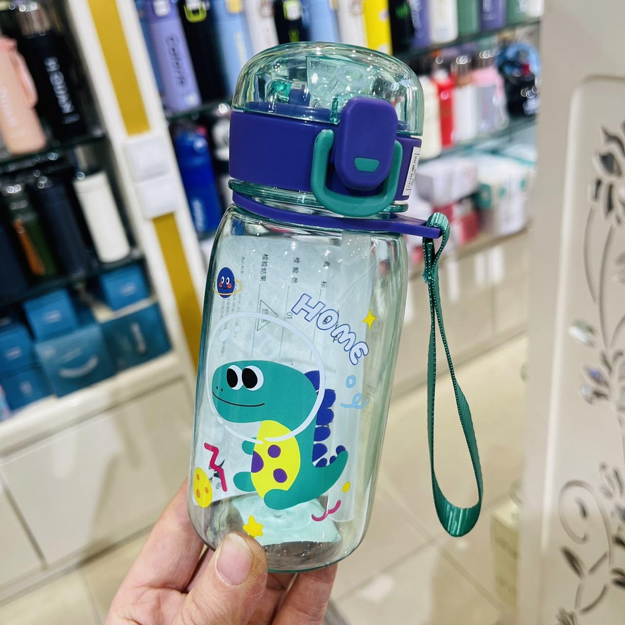 Yichang nuevos niños lindos, tazas de plástico de dibujos animados, tazas portátiles de verano, hervidas de agua de comercio electrónico transfronterizas
