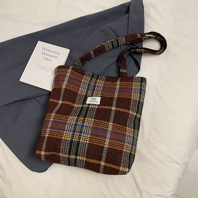 Bolsa de hombro de gran capacidad de invierno para mujeres 2024 nuevo bolso de lana cuadrado retro bolso de viaje de estudiantes universitarios