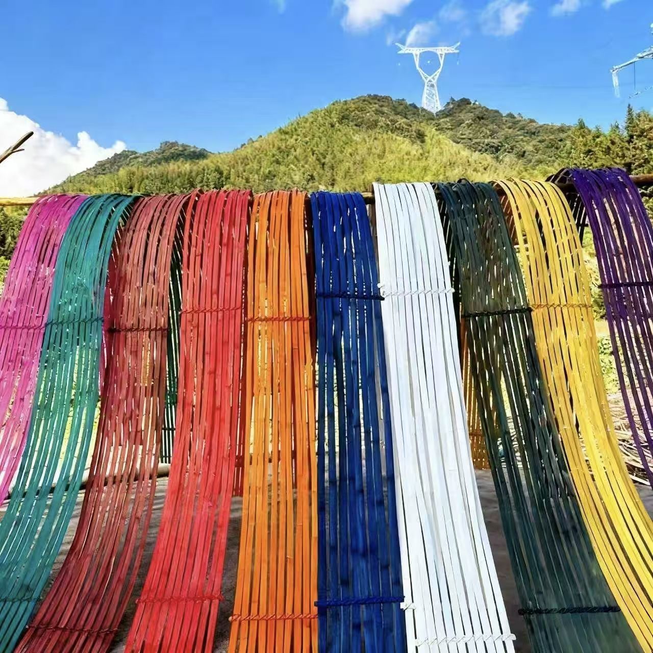 Bamboo strips, bamboo pieces, bamboo slats, soft bamboo strips, bamboo art, floral arrangements, wedding decorations, and other bamboo products are available for immediate purchase.