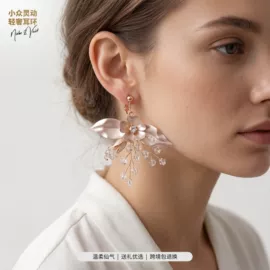 插梳;发带;皇冠