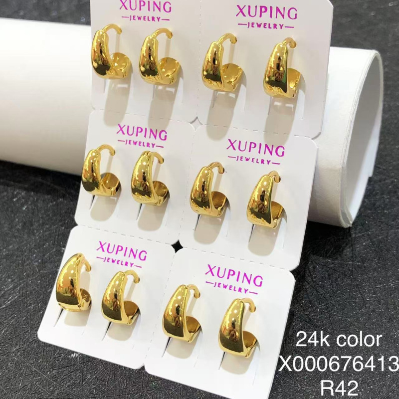 Xuping aleación de cobre de moda chapado 24k color brillante perfiles de orejas europeas y estadounidenses transfronterizos ligeros de lujo perfiles personalizados