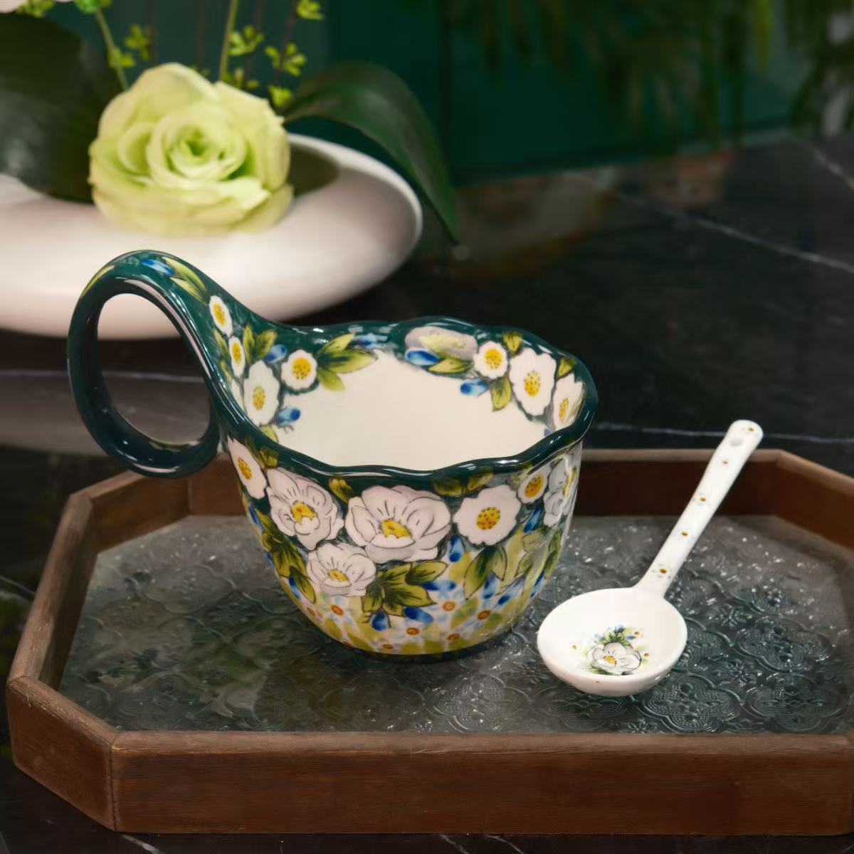 Hand-painted underglaze ceramic large-capacity curved handle cup 450ML, vintage high-value Valentine's Day curved handle cup