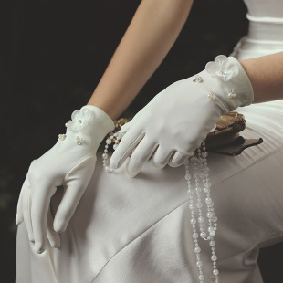 Cross Border Wholesale Bridal Stretch Satin Wedding Gloves Dinner Vintage Wedding Wedding Dress White Short Gloves