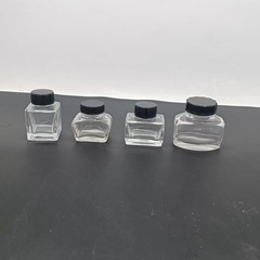 卸売りのインクの瓶は蓋のインクの瓶を持っています。