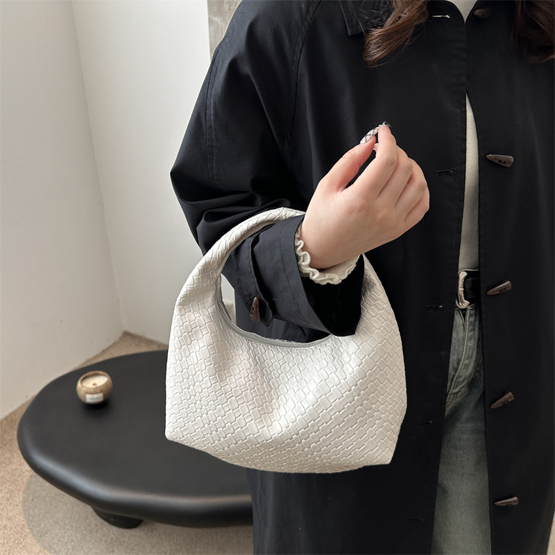 2024 bolsa de tejido de invierno para mujeres nuevas bolsas de bolsillo de estilo extranjero nicho de textura bolsas de viaje versátiles bolsas de mano bolsas ocio