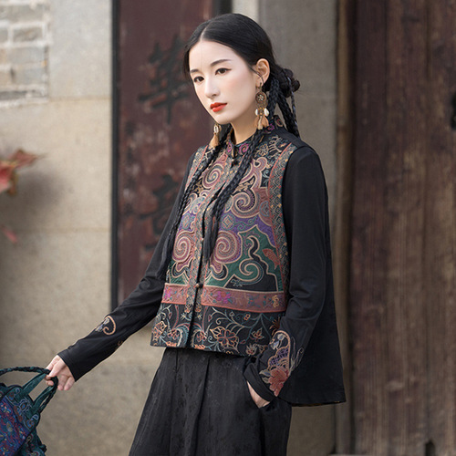 Autumn and winter new style retro national style embroidered shirt, long-sleeved T-shirt, women's unique western-style, slimming embroidered cotton base shirt