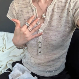 女式衬衫;女式针织衫;半身裙