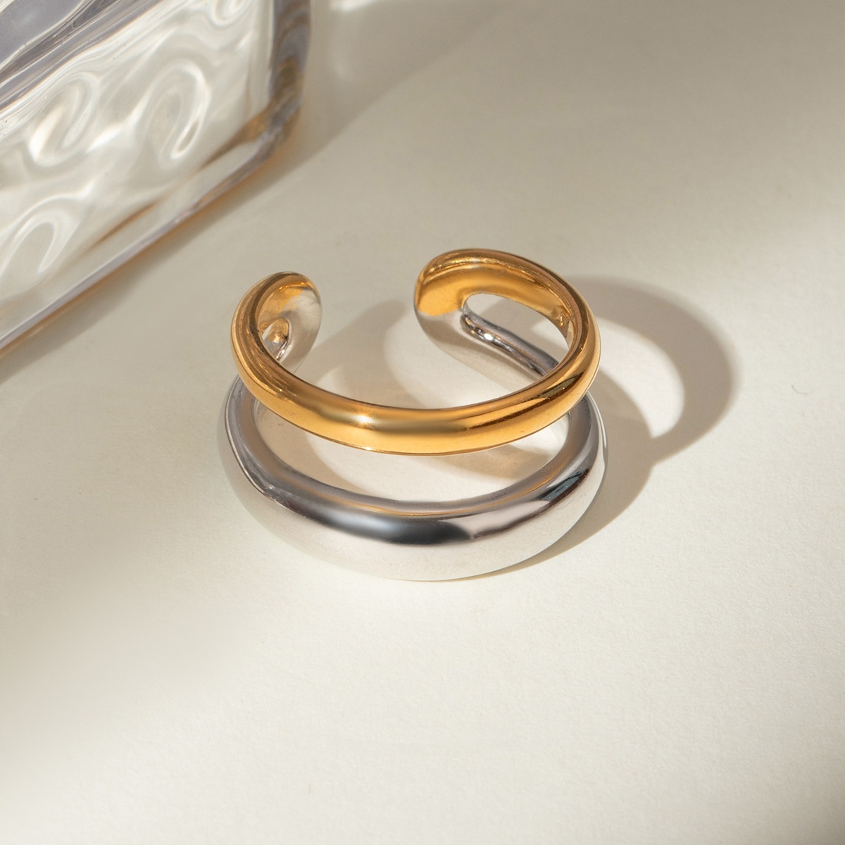 Europa y los Estados Unidos transfronterizos en el estilo de moda simple 18k oro acero inoxidable color de doble capa un par de joyas de orejas