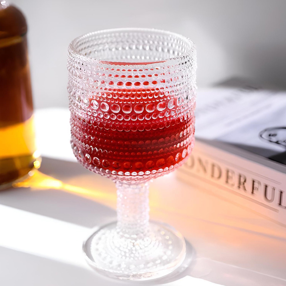 Copa de vino tinto retro Jinbaijia Copa de vidrio en relieve grueso de color Copa de jugo de banquete de bodas con cuentas de cristal francés